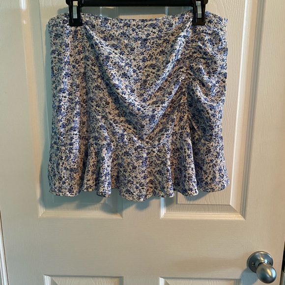 A&F Floral Skort! Size L - Picture 4 of 6